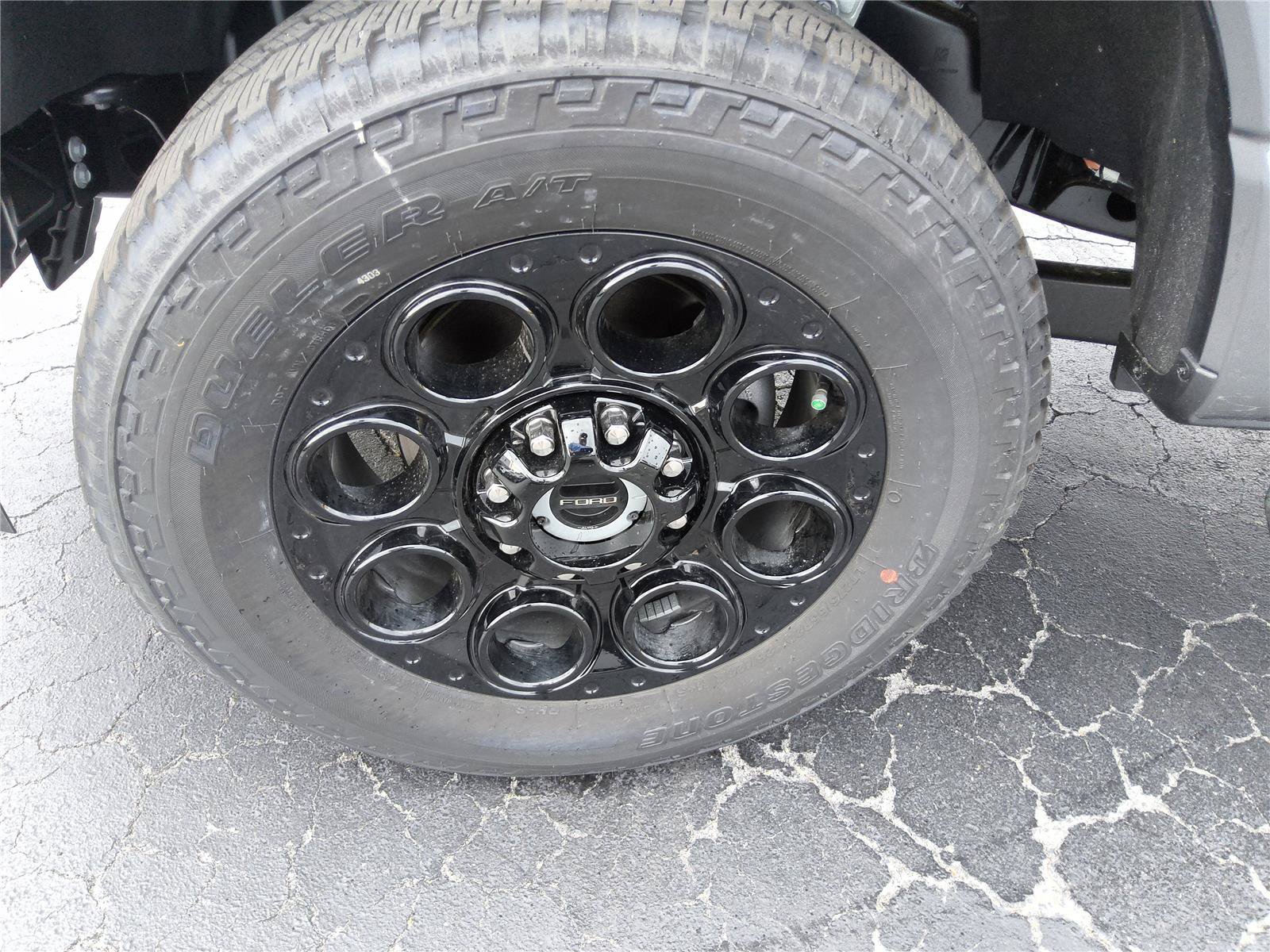 New 2026 Ford F250 Lariat w/ Black Appearance Package AWD/4WD image 9