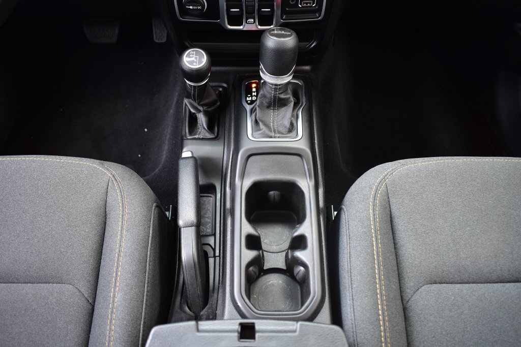 Used 2025 Jeep Gladiator Sport AWD/4WD image 31