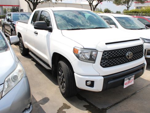 Used 2020 Toyota Tundra SR5 w/ SX Package RWD image 2