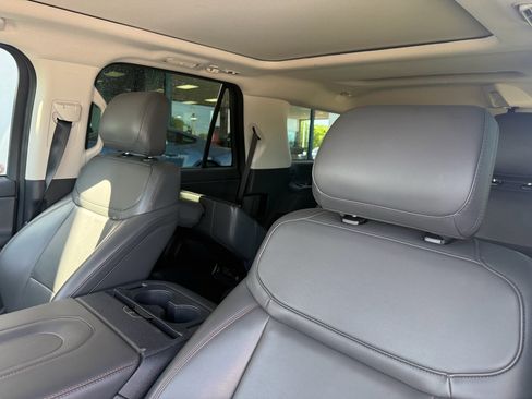 Used 2025 Ford Expedition Active image 11