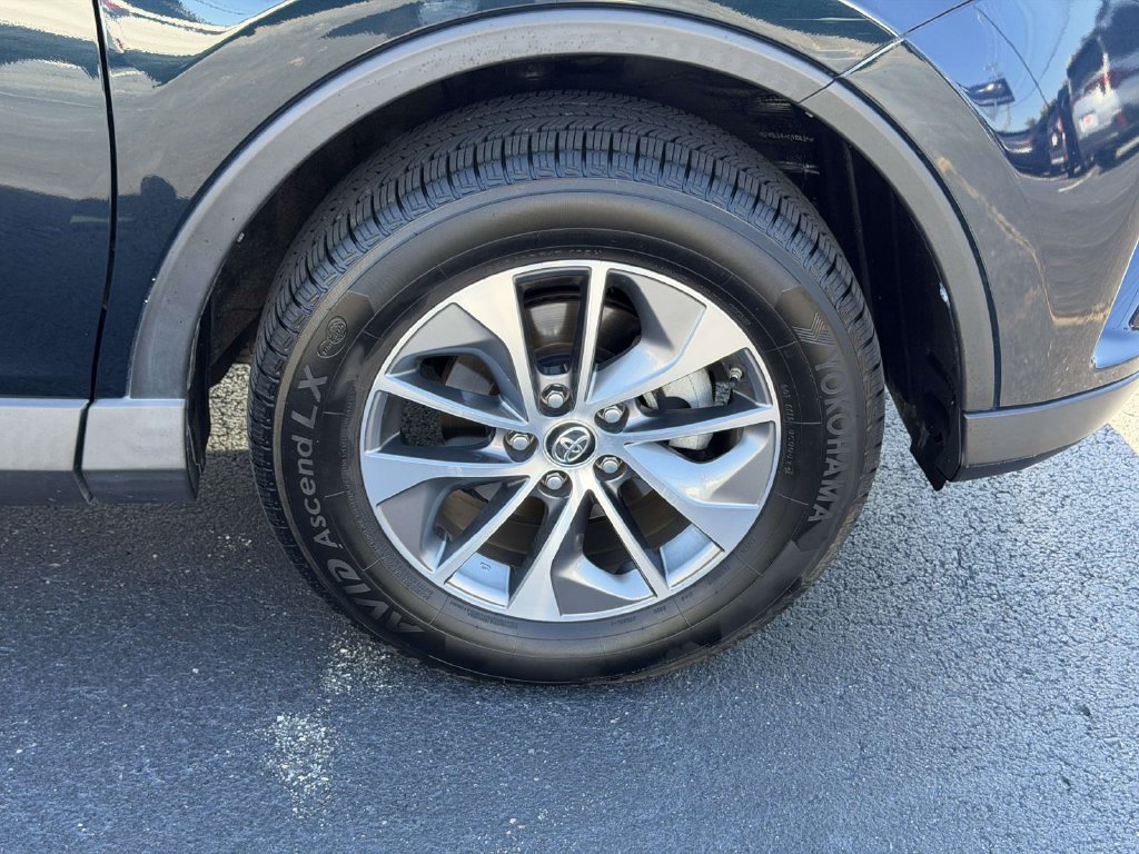 Used 2018 Toyota RAV4 XLE w/ Convenience Package AWD/4WD image 9