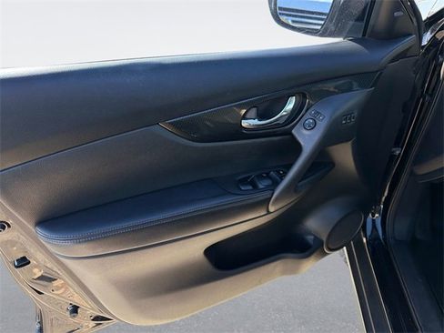 Used 2019 Nissan Rogue SL image 18