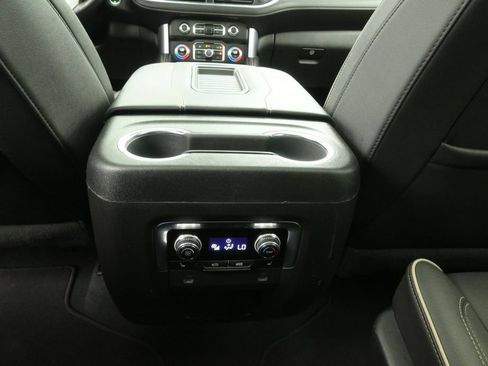 Used 2022 GMC Yukon SLT w/ SLT Premium Package AWD/4WD image 13