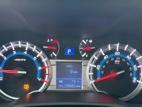 Used 2016 Toyota 4Runner Trail Premium w/ Four Season Floor Mat Package AWD/4WD image 9