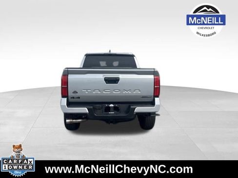 Used 2025 Toyota Tacoma TRD Sport AWD/4WD image 7
