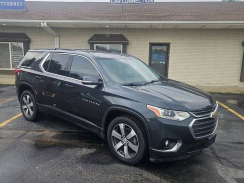 Used 2019 Chevrolet Traverse LT w/ LT Premium Package AWD/4WD image 2