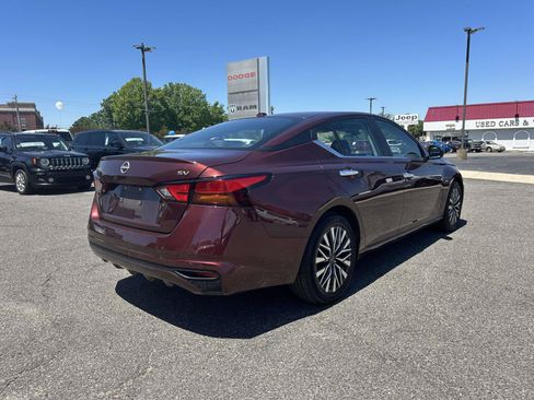 Used 2024 Nissan Altima 2.5 SV FWD image 5