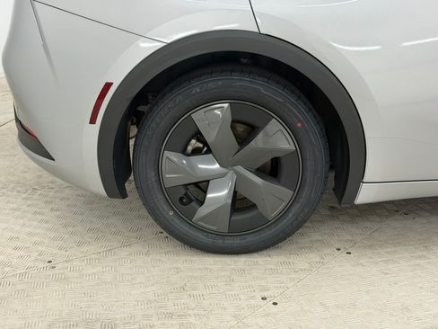 Used 2024 Toyota Prius LE FWD image 13