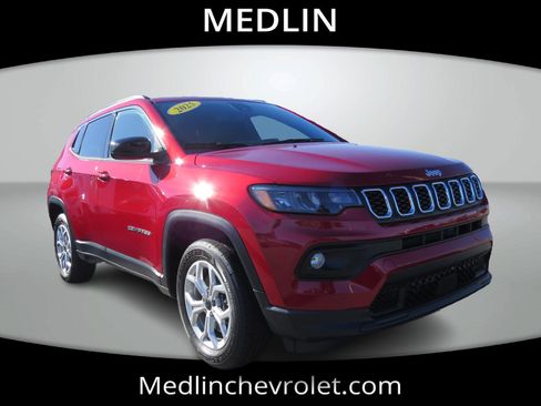 Used 2025 Jeep Compass Latitude image 2