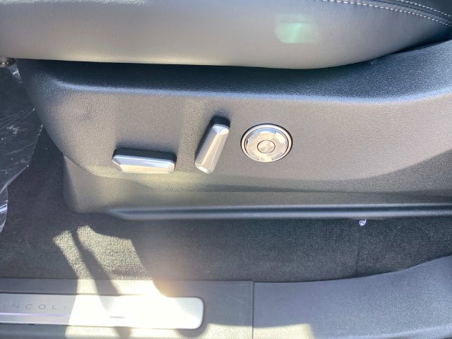 New 2027 Lincoln Navigator Reserve AWD/4WD image 13