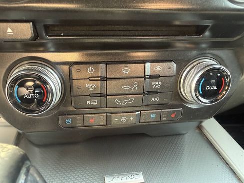 Used 2015 Ford F150 Lariat w/ Equipment Group 502A Luxury AWD/4WD image 30