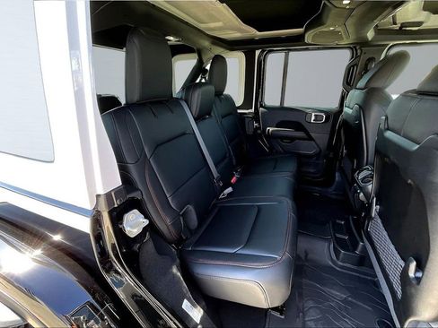 New 2026 Jeep Wrangler Unlimited Rubicon w/ Whitecap Package image 18