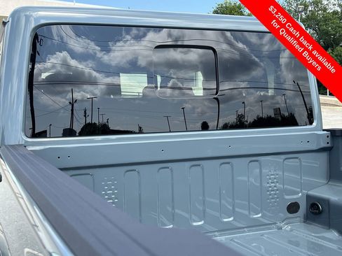 New 2025 Jeep Gladiator Sport image 25