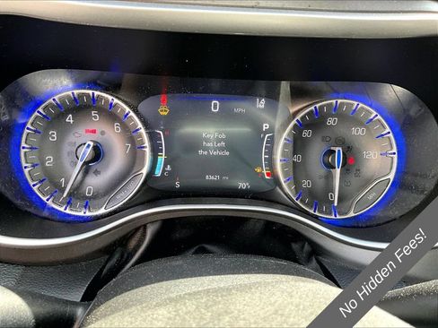Used 2024 Chrysler Pacifica Touring-L FWD image 17