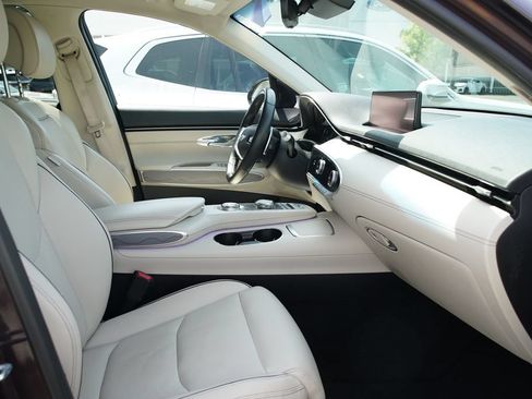 Used 2022 Genesis GV70 2.5T w/ Advanced Package AWD/4WD image 9
