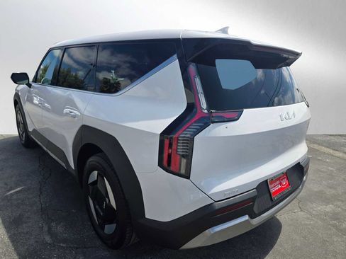 Used 2026 Kia EV9 Light RWD image 5