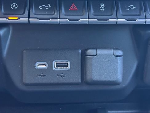 Used 2021 GMC Sierra 1500 AT4 w/ AT4 Value Package image 6