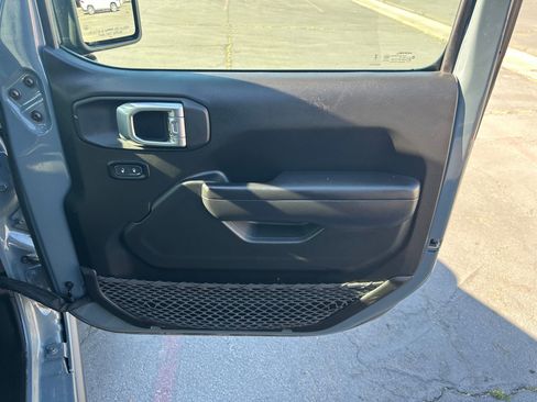 Used 2024 Jeep Wrangler Unlimited AWD/4WD image 27