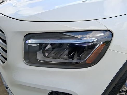 New 2026 Mercedes-Benz GLB 250 image 4