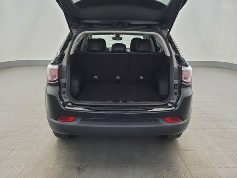 Used 2017 Jeep Compass Latitude w/ Popular Equipment Group image 29