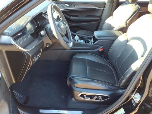 Used 2023 Jeep Grand Cherokee Overland w/ Luxury Tech Group IV image 12