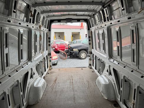 Used 2010 Freightliner Sprinter 2500 image 11