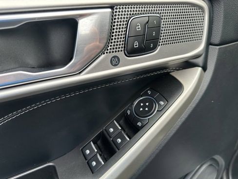 Used 2022 Ford Explorer Limited w/ Equipment Group 301A image 18