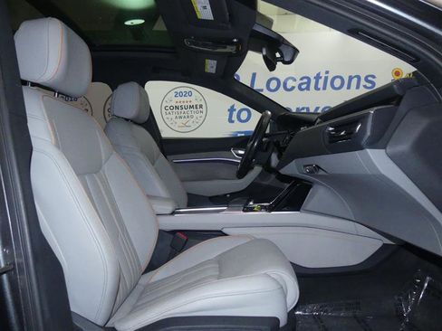 Used 2024 Audi Q8 e-tron Prestige image 8