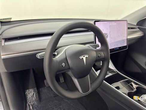 Used 2020 Tesla Model Y Long Range image 14