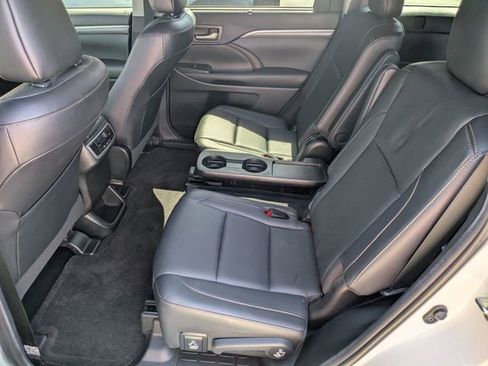 Used 2019 Toyota Highlander Limited AWD/4WD image 29