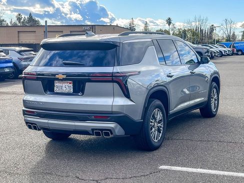 Used 2026 Chevrolet Traverse LT w/ Driver Confidence Package image 4