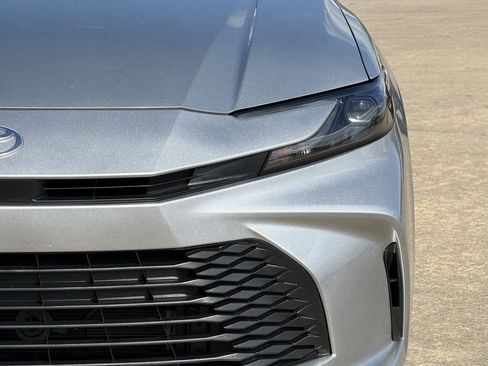 Used 2025 Toyota Camry LE FWD image 4