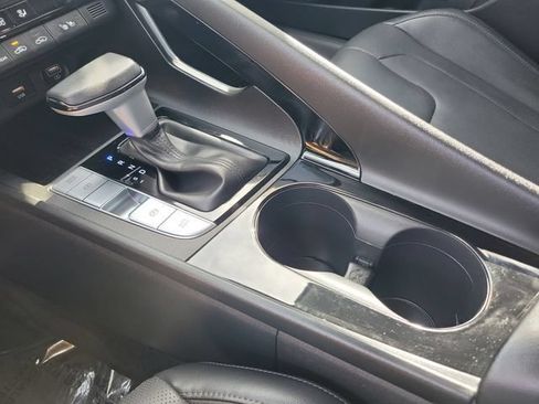 Certified 2023 Hyundai Elantra Limited FWD image 16