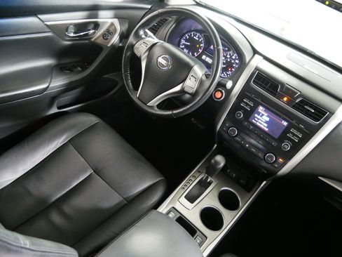 Used 2014 Nissan Altima 2.5 SL w/ Moonroof Package FWD image 9
