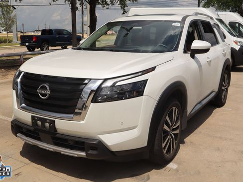 Used 2025 Nissan Pathfinder Platinum FWD image 8