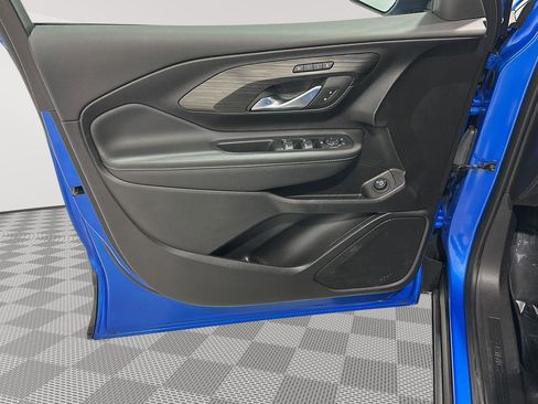 Used 2024 GMC Terrain SLT w/ Elevation Edition image 16