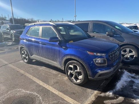 Used 2023 Hyundai Venue SEL image 1