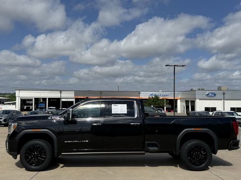 Used 2022 GMC Sierra 3500 Denali w/ Denali Black Diamond Edition AWD/4WD image 3