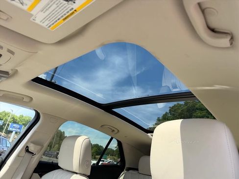 Used 2023 Buick Envision Avenir FWD image 19