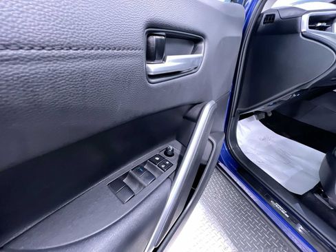 Used 2022 Toyota Corolla Cross XLE w/ Convenience Package AWD/4WD image 12