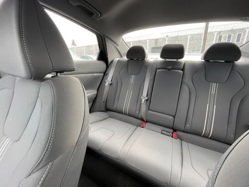 Used 2025 Hyundai Elantra SEL image 39