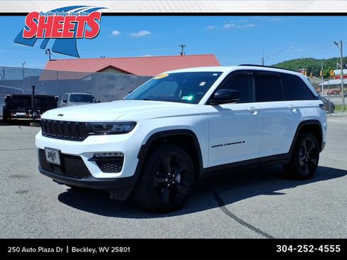 Used 2023 Jeep Grand Cherokee Limited w/ Black Appearance Package AWD/4WD image 1