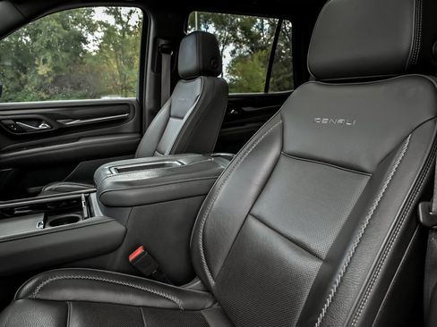 Used 2021 GMC Yukon Denali w/ Denali Premium Package image 15