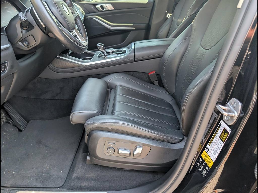 Used 2022 BMW X7 xDrive40i w/ Cold Weather Package AWD/4WD image 11