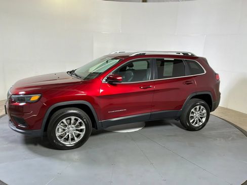 Used 2019 Jeep Cherokee Latitude Plus AWD/4WD image 4