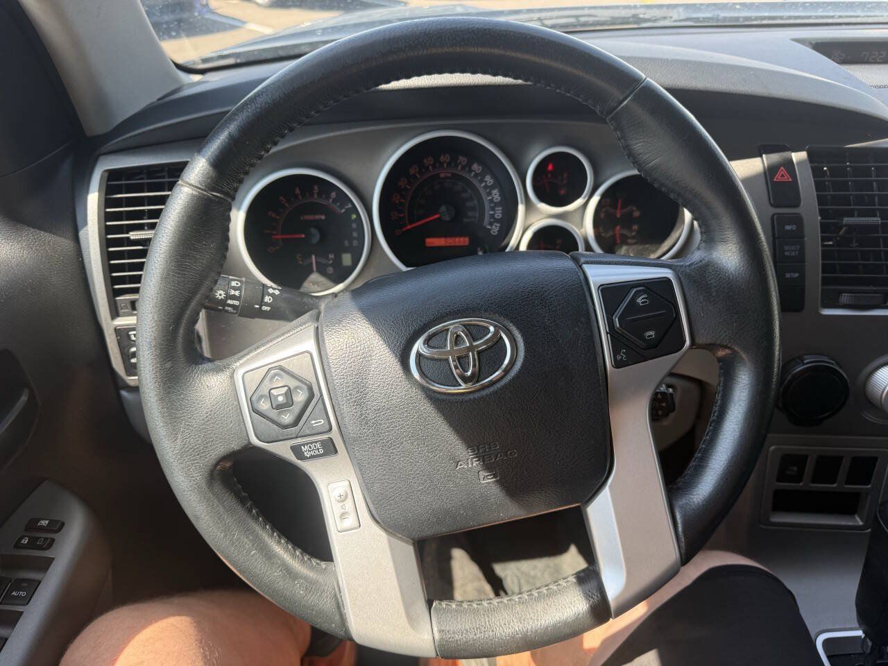 Used 2017 Toyota Sequoia SR5 RWD image 23