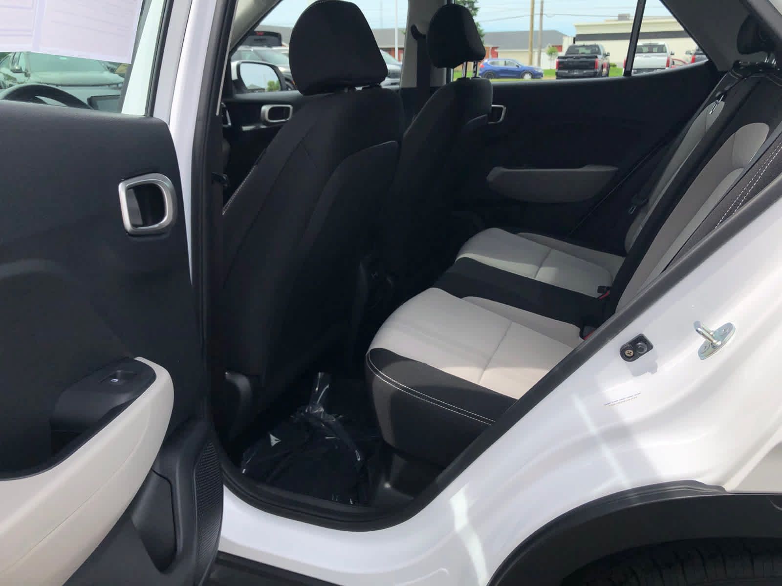 Certified 2025 Hyundai Venue SEL FWD image 24