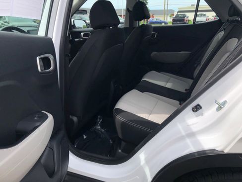 Certified 2025 Hyundai Venue SEL FWD image 24