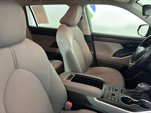 Used 2023 Toyota Highlander LE image 29