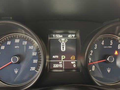 Used 2013 Maserati GranTurismo Sport image 19